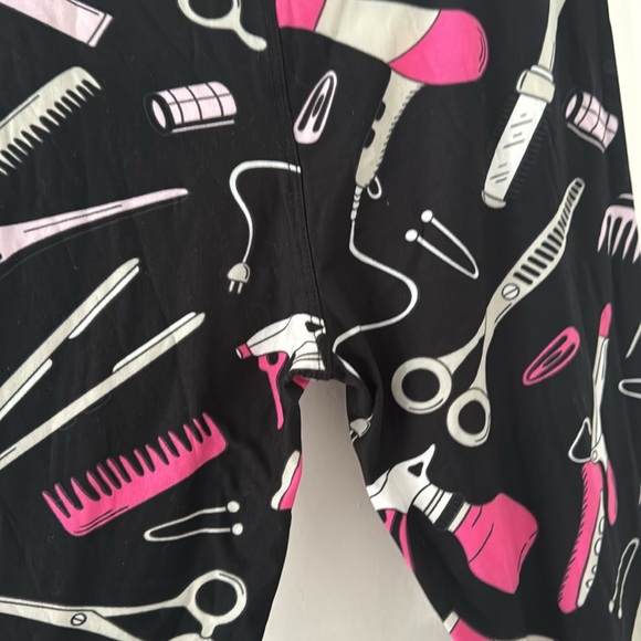Lula Roe Hair Dresser leggings with scissors, combs flat irons print - Picture 4 of 4